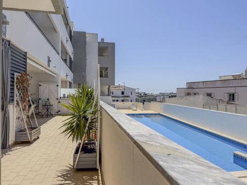 #328 Charming 2BR Albufeira Home Balcony & AC