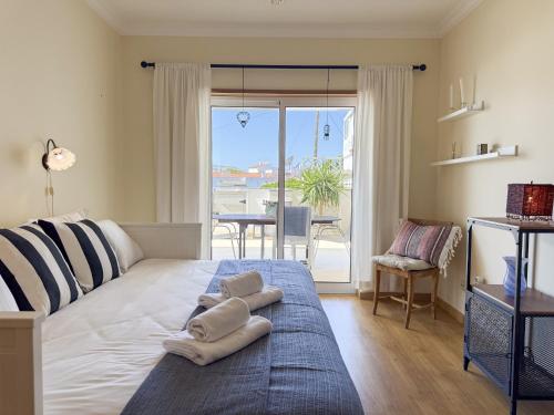 #328 Charming 2BR Albufeira Home Balcony & AC