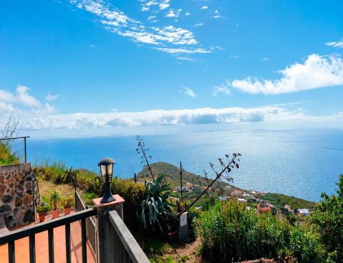 a view of the ocean from a balcony at Neólida in Puntallana