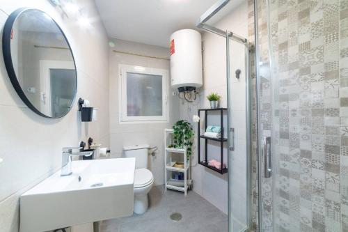 a bathroom with a toilet and a sink and a shower at Casa Maruchi Apartamento 2 in Almería