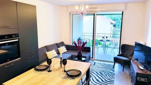 LE REVEST Terrasse Vue Mer Centre Climatisation Parking