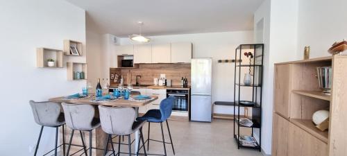 LE SEGRETO, Appt Neuf dans résidence de Standing, Superbe Déco, Centre, 2 Parkings Privés, Climatisation