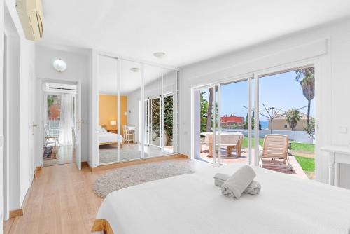 Lovely house with a Sea View, 220 m from the Beach