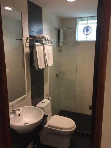 Un baño de Premierz Hotel