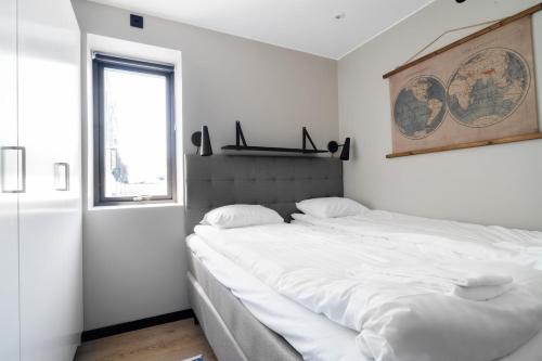 a bedroom with a large bed with white sheets at View Studios in Åre