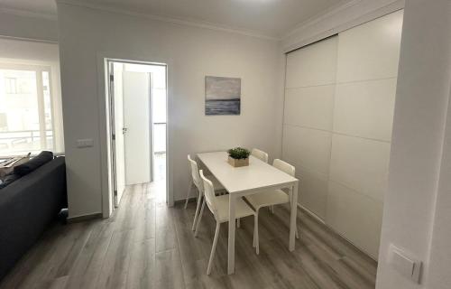 Quarteira Avenida Praia with Parking, 3 Min from Beach