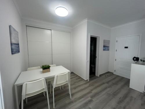 Quarteira Avenida Praia with Parking, 3 Min from Beach