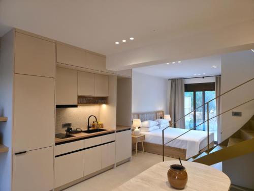 Kostas luxury Sea-View apartments near Airport and Beach