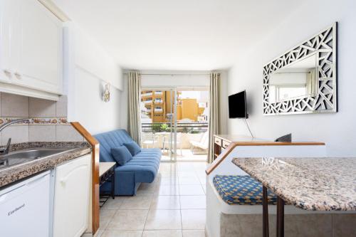 Bright Studio Steps from Puerto Colón Beach