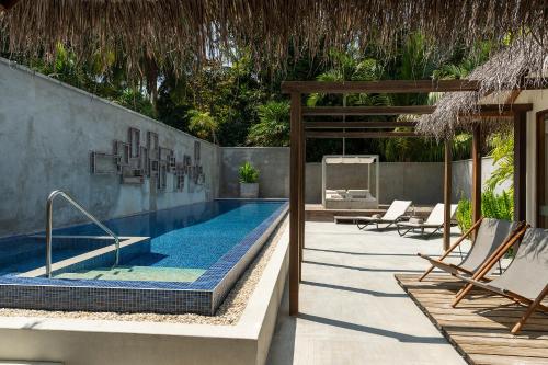 Niva Kuramathi Maldives — Pool view