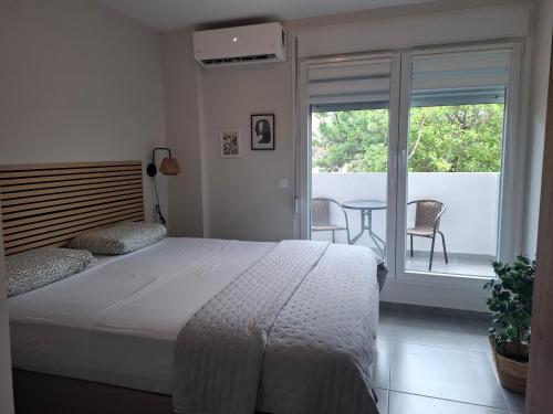 Level up - B Duplex , 2 Level Cozy Apartment with Parking