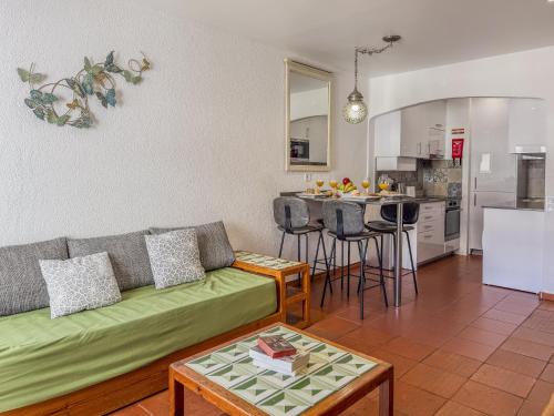#409 Central Albufeira Getaway with Shared Pool