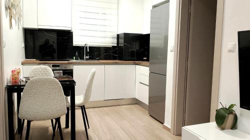 Alexandras Avenue Minimal Haven for 2 by Traser