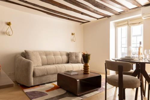 Bright 1BR 4P Apartment, AC, Opera