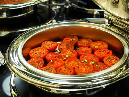 a pot full of tomatoes in an oven at 130 Hotel & Residence Bangkok in Bangkok