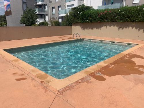 Location T2 Cabine Cosy dans Résidence sécurisée avec la climatisation, accès piscine, une place de parking privé