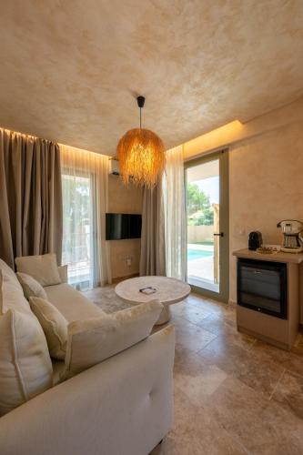 Terra Elea Luxury Pool Suite Aura