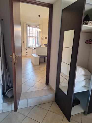 BNG11 Accogliente Bilocale con Balcone Vicino ai Navigli