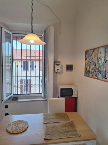 BNG11 Accogliente Bilocale con Balcone Vicino ai Navigli