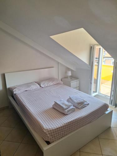BNG11 Accogliente Bilocale con Balcone Vicino ai Navigli