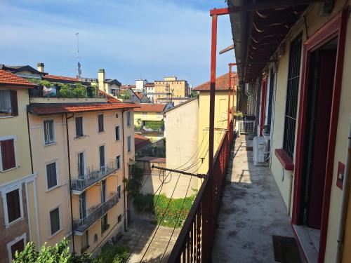 BNG11 Accogliente Bilocale con Balcone Vicino ai Navigli