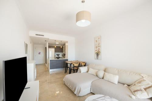 Modern Apartment With Ocean Views