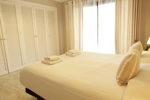 Marbella Center Seafront 3 BR by Houselogy