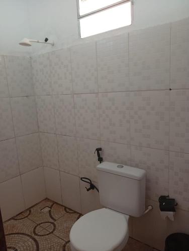 a bathroom with a white toilet in a room at Pousada Don Melo in Salvaterra
