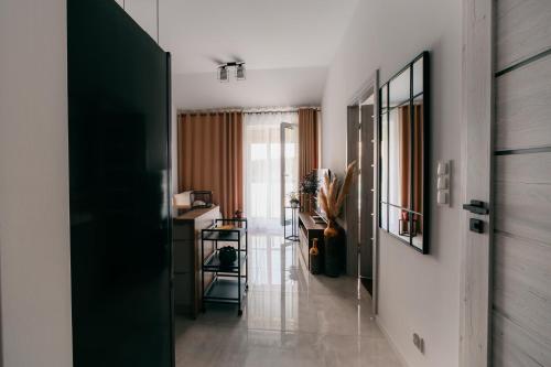 a hallway with a green door and a desk at Panorama Silva in Augustów