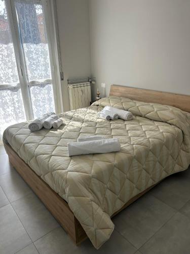 a bedroom with a large bed with towels on it at A casa di Vitto in Borghetto Santo Spirito