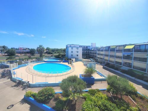 Studio terrasse avec piscine à 10 min de la plage
