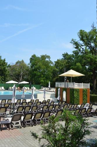Piscina de la sau aproape de HOTEL VITAL