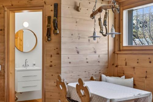 a dining room with a table and a mirror at Alpine Studio Flat near Sankt Moritz in Celerina