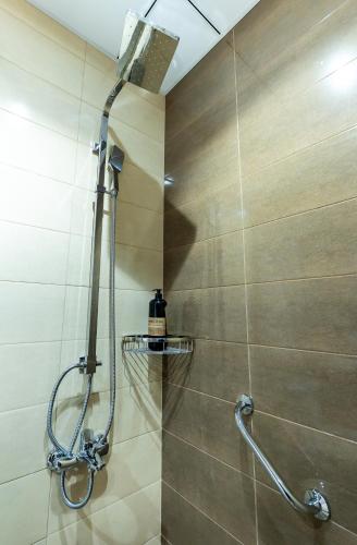 a shower with a shower head in a bathroom at Al Dana H2O Beachfront Villa with a private pool, Al Dana Island Sharm Fujairah in Sharm