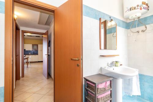 a bathroom with a sink and a mirror at Casa Pia in Valledoria