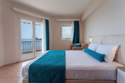 a bedroom with a large bed and a balcony at Maistrali Beach Studios in Gerakini