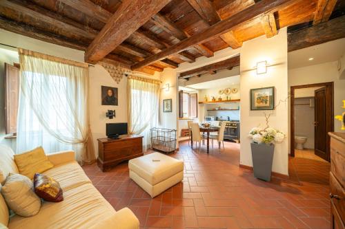 Charming Historic Apartment by Ponte Vecchio