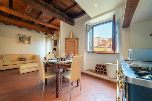 Charming Historic Apartment by Ponte Vecchio