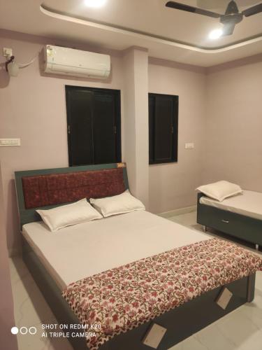 a bedroom with a large bed at Sahyadri Lodge Yermala in Yermala
