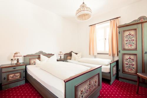 Ένα ή περισσότερα κρεβάτια σε δωμάτιο στο Schweiger's Landgasthof