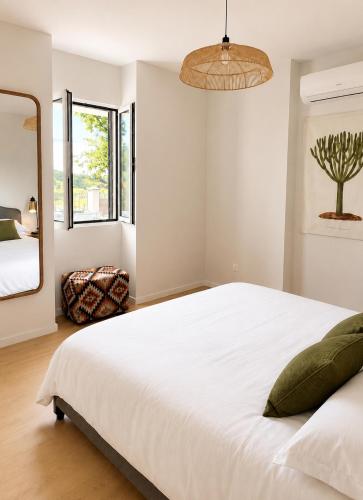 Banana Bungalow, Tranquil Escape Near Funchal