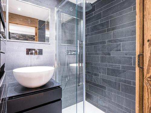 Appartement rénové, ski aux pieds, parking inclus