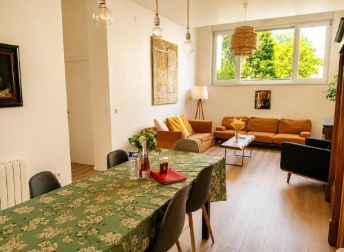 R Appartement Cosy Orangerie 120 m2 pour 6 personne parking gratuit proche centre