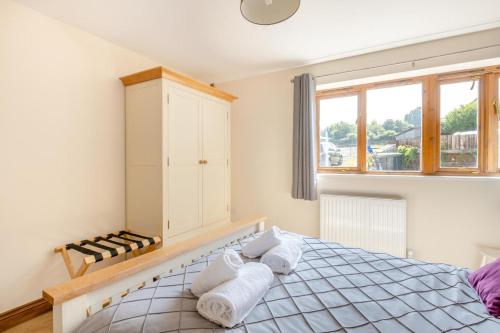 a bedroom with a bed with towels on it at 3 Bed in Whitchurch Canonicorum oc-43395 in Whitchurch Canonicorum