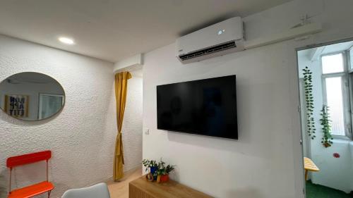 a living room with a flat screen tv on a wall at El Ebro del Pilar - Turistea in Zaragoza