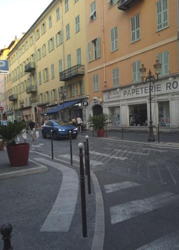 Cozy quiet room in the heart of Nice