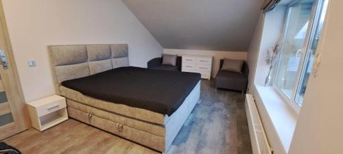 a small bedroom with a bed and a dresser at Villa reed in Dasiūnai