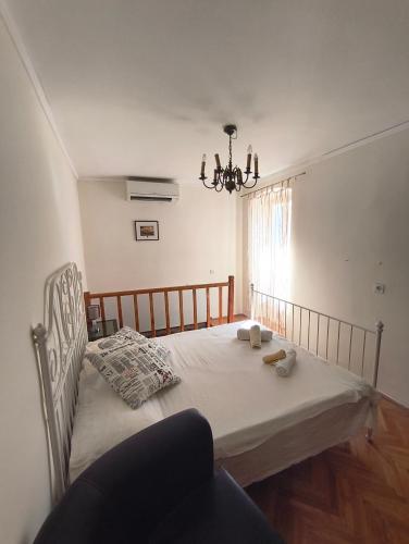 a bedroom with a bed with two towels on it at Casa di Rose in Vrsar
