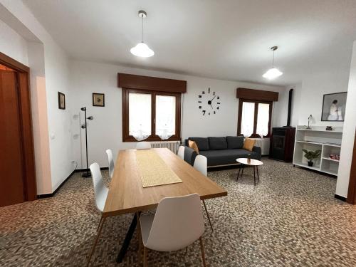 a living room with a table and a couch at Sunflower Apartment in Dogna