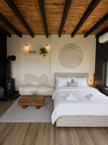 a bedroom with a large bed and a wooden ceiling at Nordik Crest in Mărişel